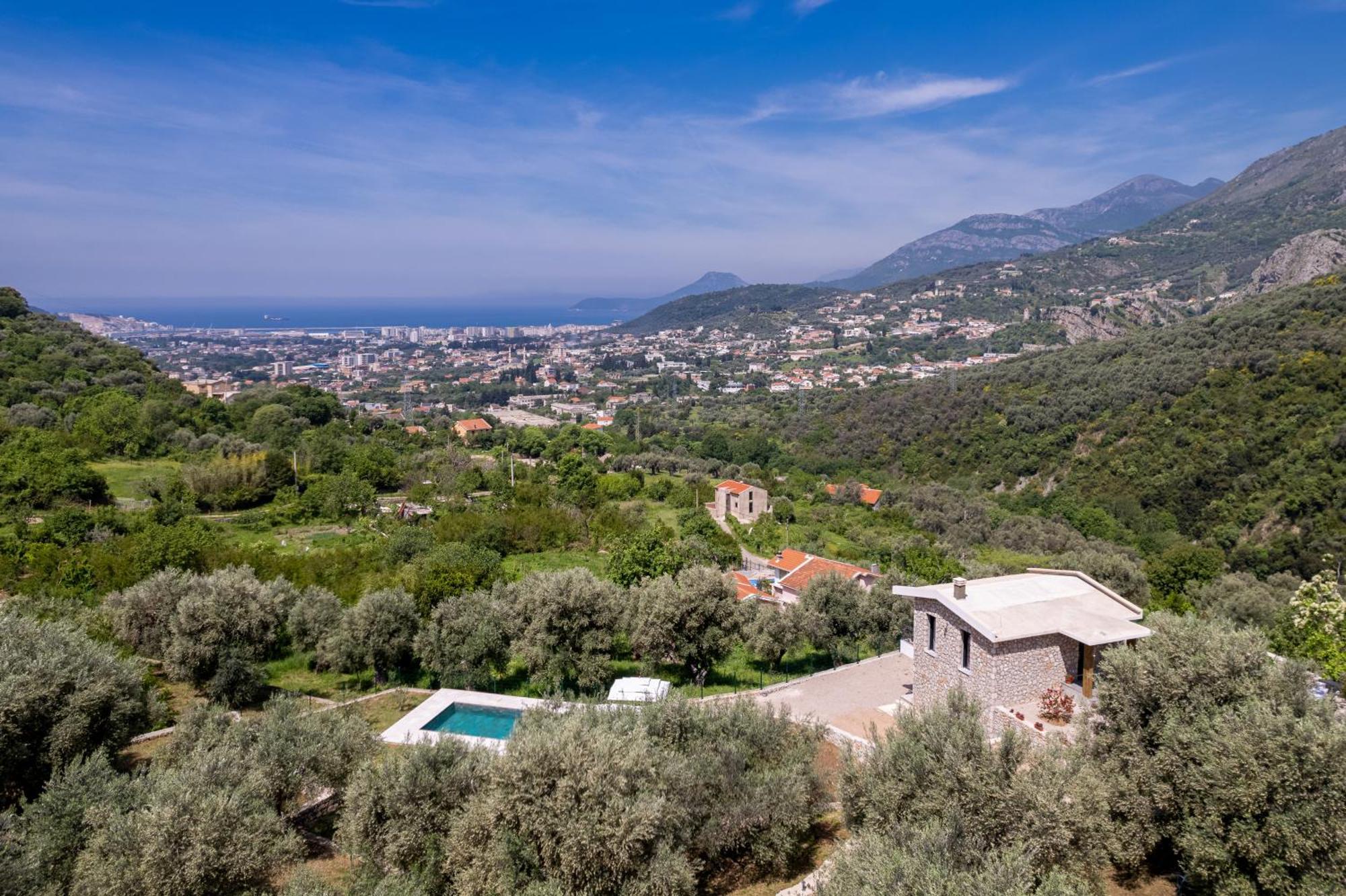 Family House Giardino Vila Bar