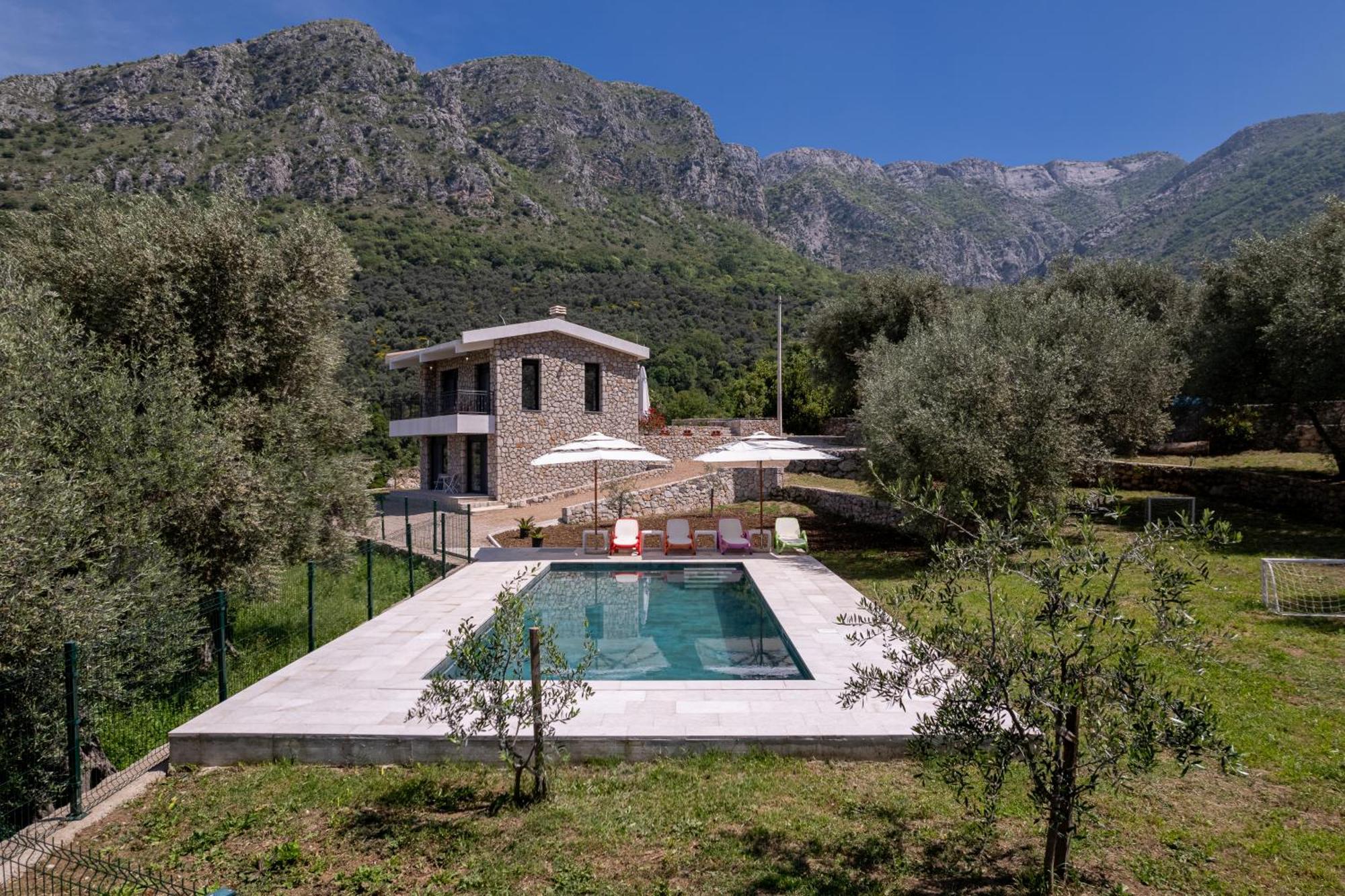 Family House Giardino Bar